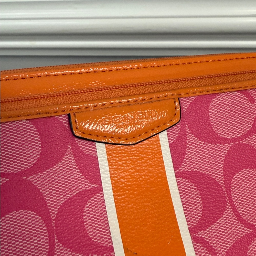 Coach Vibrant Pink and Orange Double Zip Signature Logo Wristlet Clutch Wallet! - Picture 3 of 12